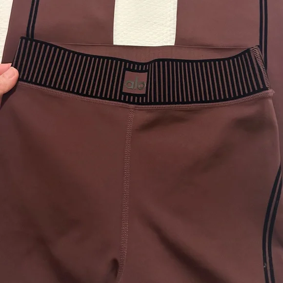 Alo Yoga Airlift Line Up Bra + Legging Set - Cherry Cola XS